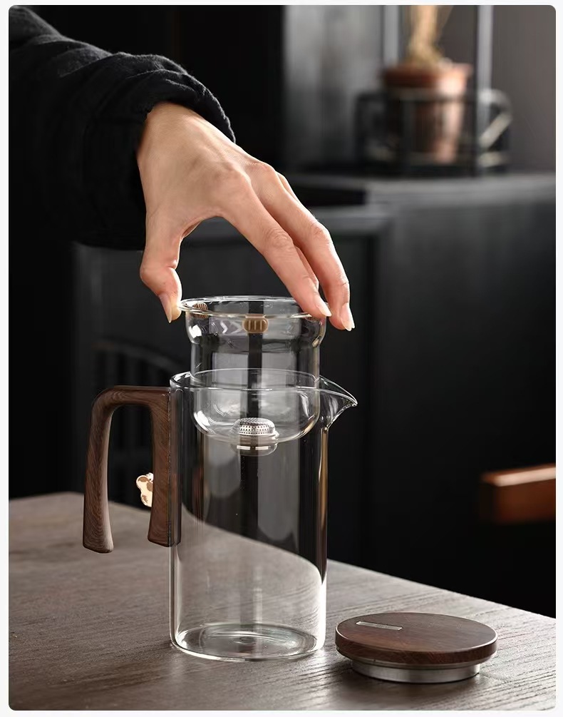 Creative Borosilicate Glass Teapot – Wooden Grip & Magnetic Seal, Stylish & Modern