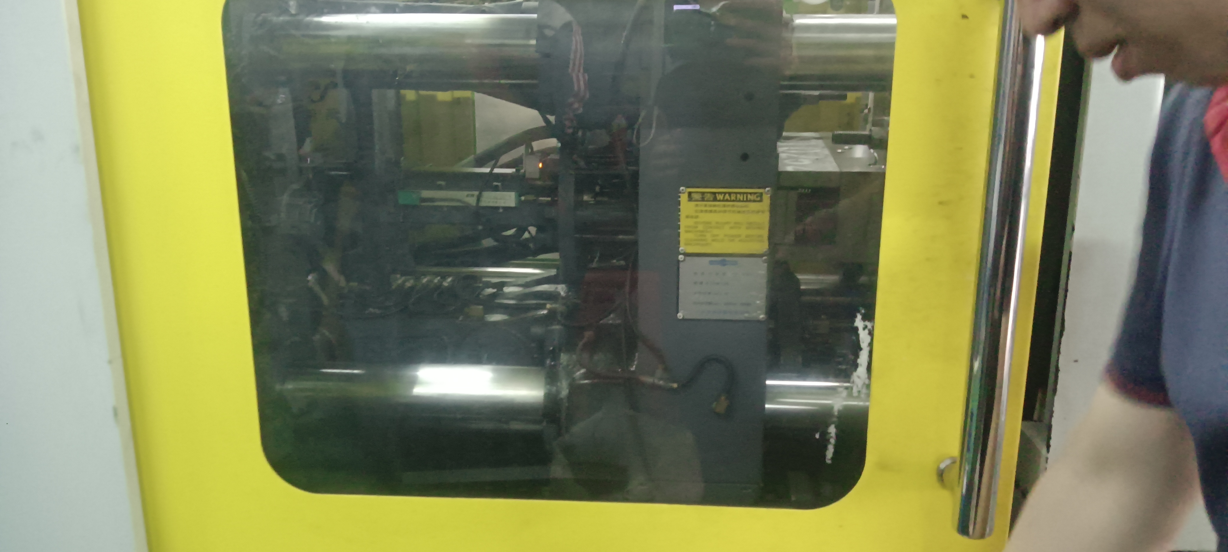 The Advanced Injection Molding Techniques in Modern Glasses Factories