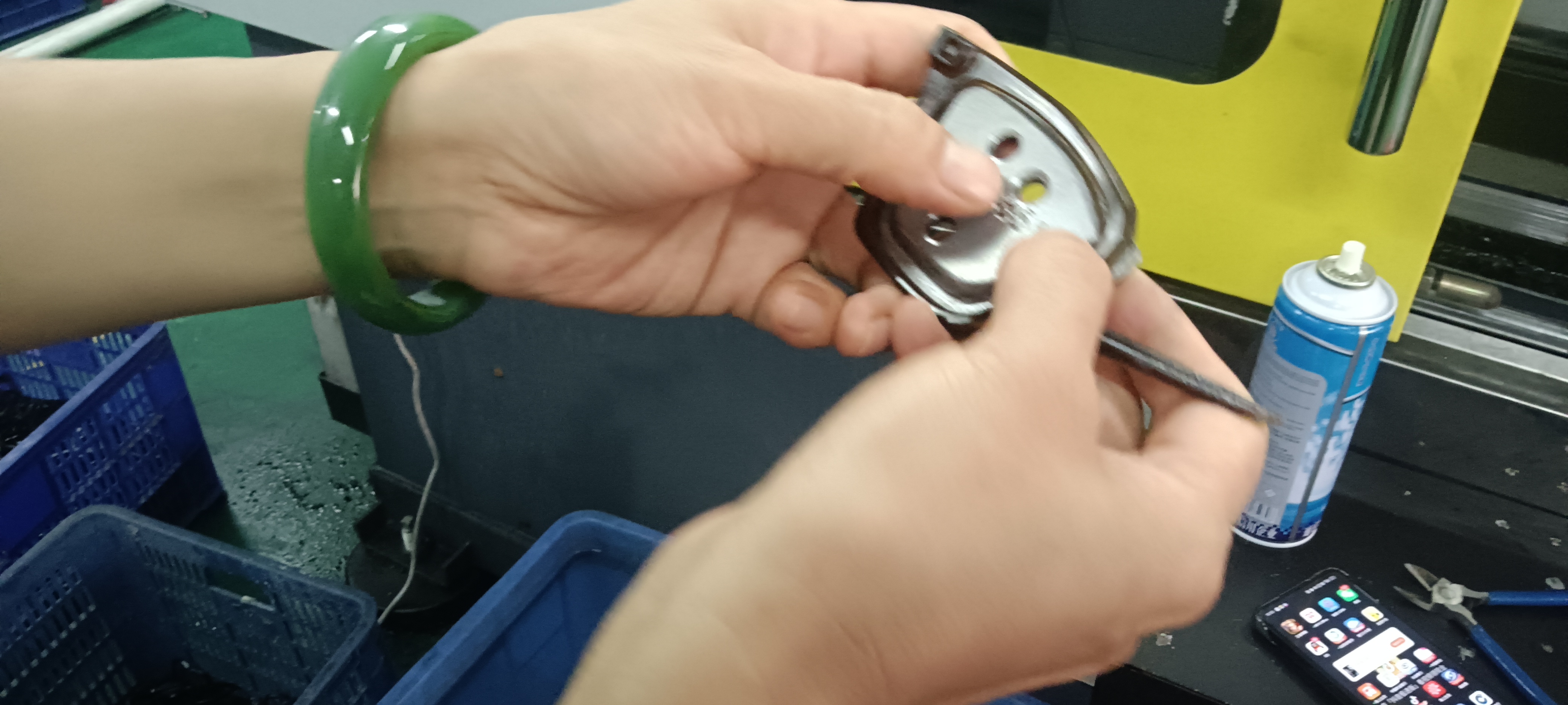 The Integration of Lens Iron Molds in Injection Molding for PC Frames