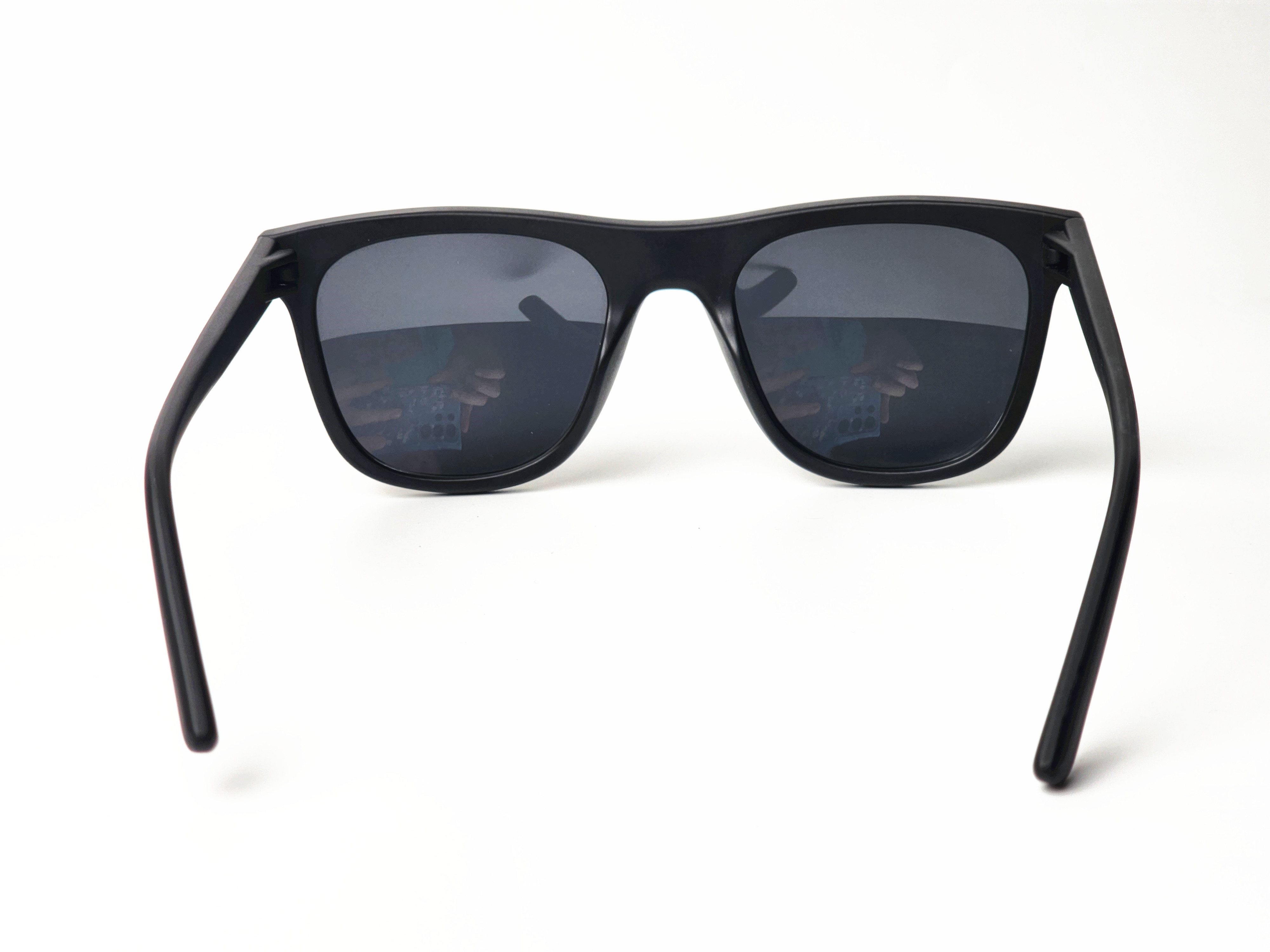 دليل الرجل العصري للنظارات: الأناقة، والتوفير، وحماية الشاشة