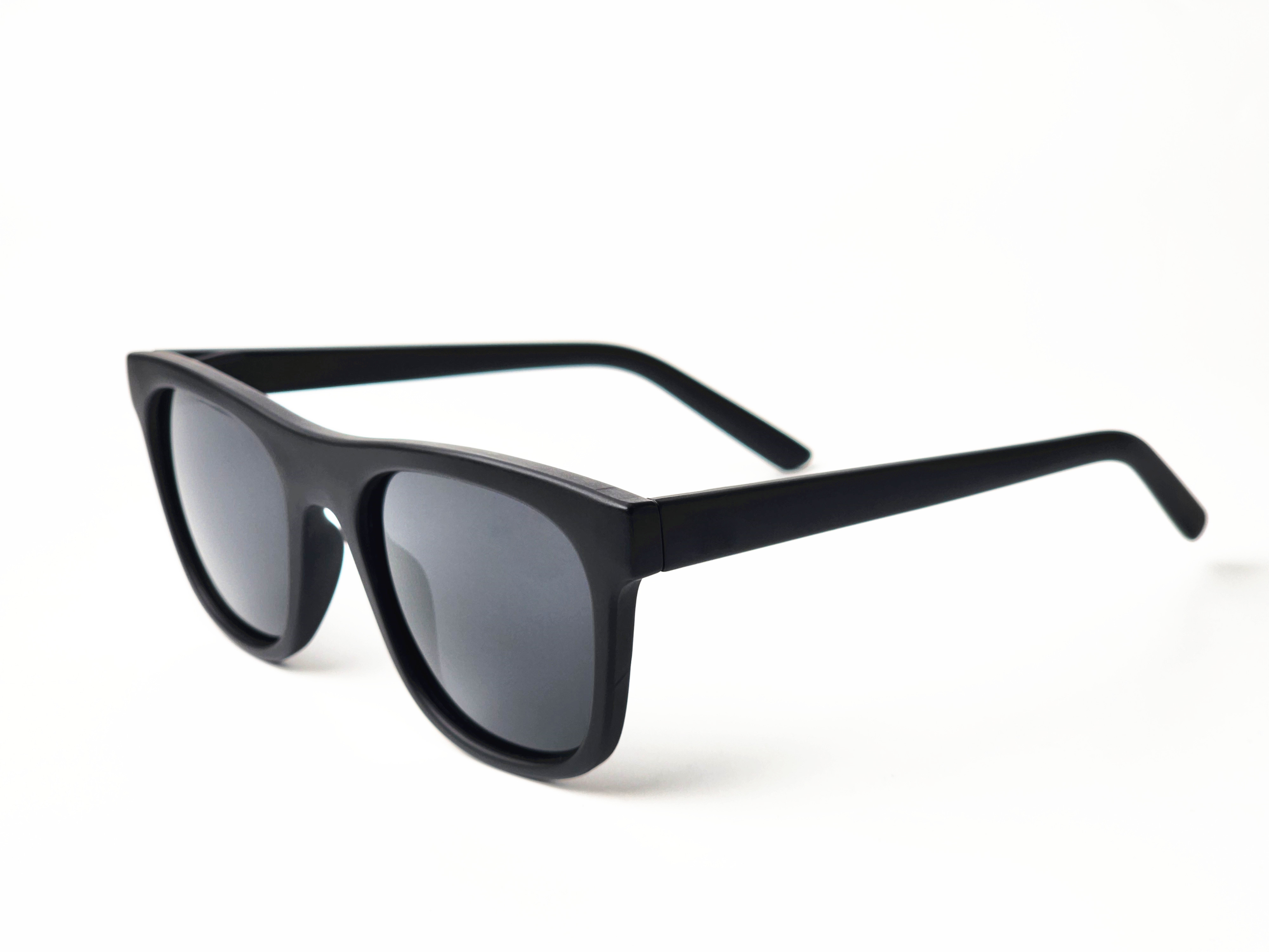 تنسيق مظهرك المميز مع الإطارات والنظارات الشمسية