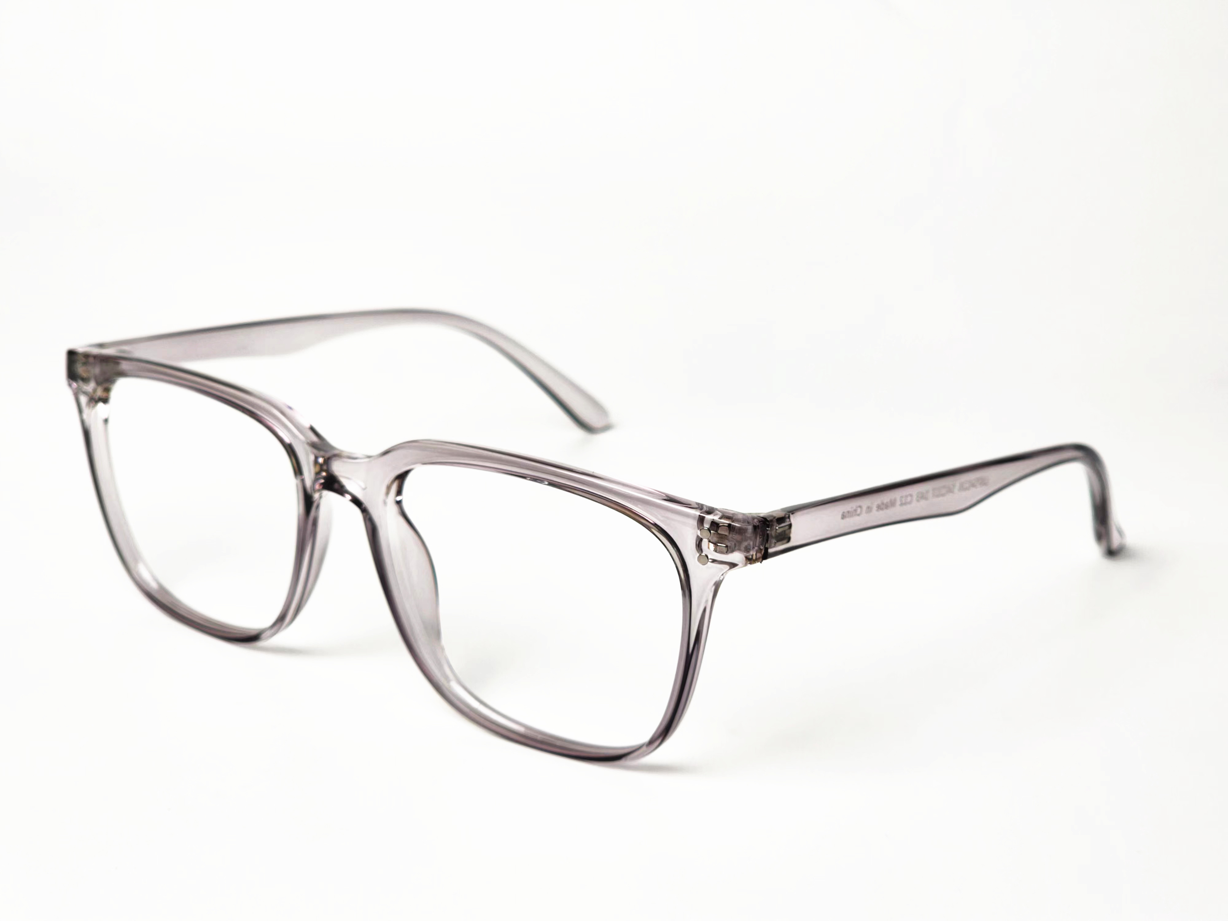 الرحلة المستنيرة: التنقل بين الأسلوب والهوية والاستثمار في متجر النظارات المحلي الخاص بك