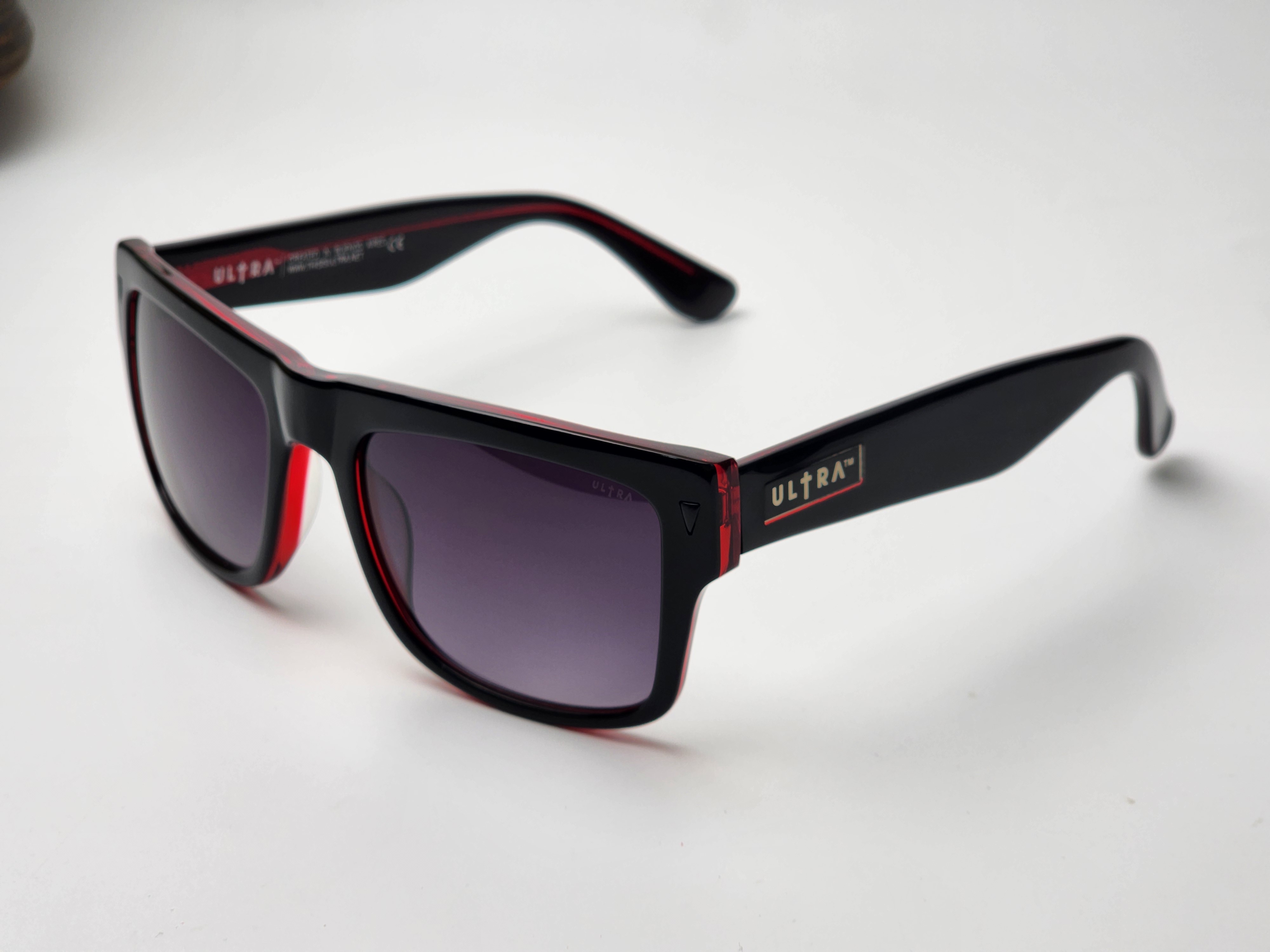 ما وراء الرؤية: فن وعلم ورحلة اختيار النظارات المثالية