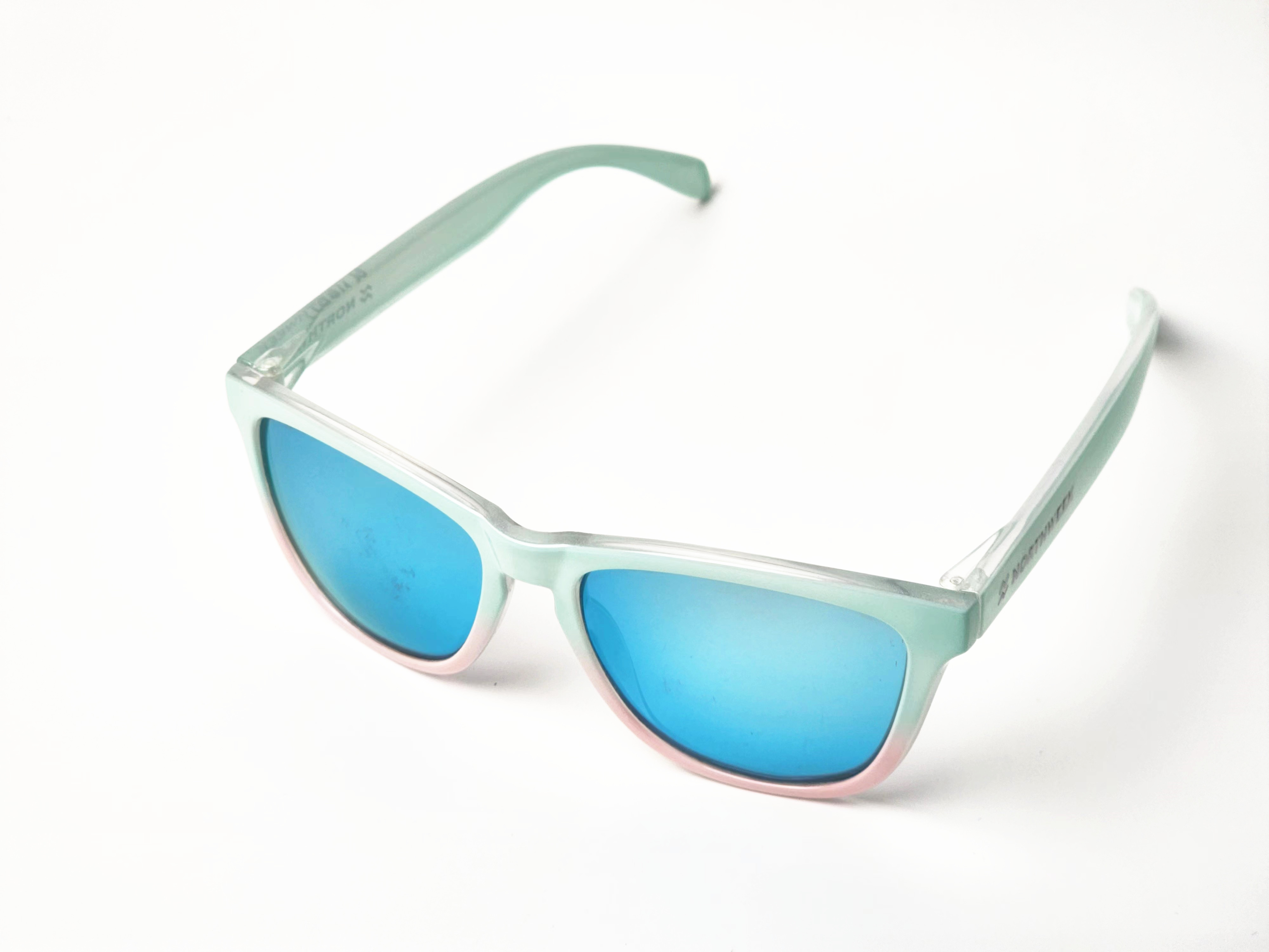 The Clear Choice: Navigating Lens Technology and Frame Aesthetics from Retro to Modern