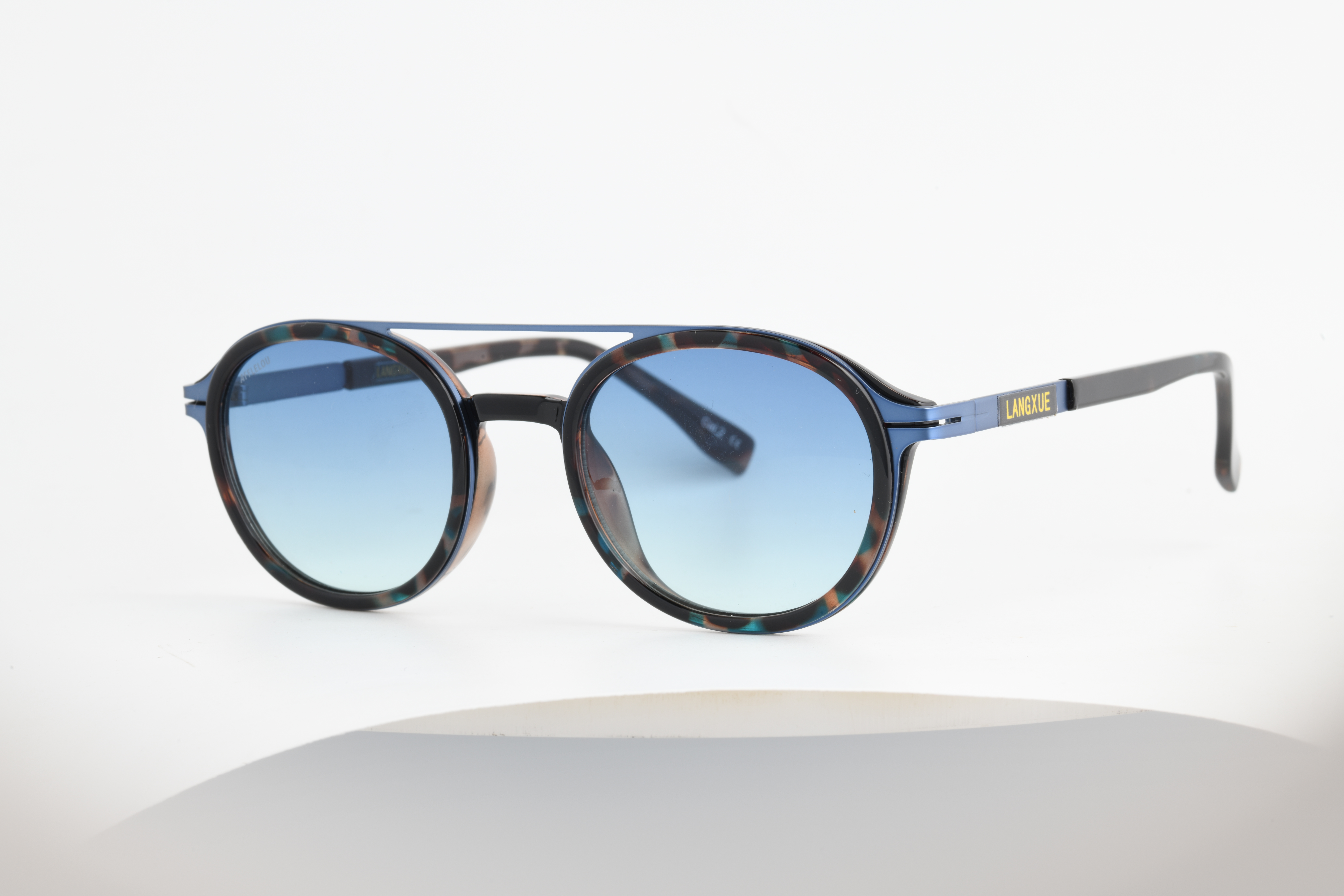 Полное руководство по оправам: от классических форм до специализированных характеристик Полное руководство по оправам: от классических форм до специализированных характеристик