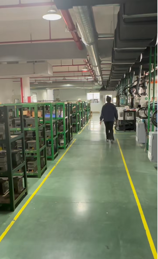 من التصميم إلى الإطار: الدور الحاسم للقولبة في إنتاج النظارات المصنوعة من الأسيتات