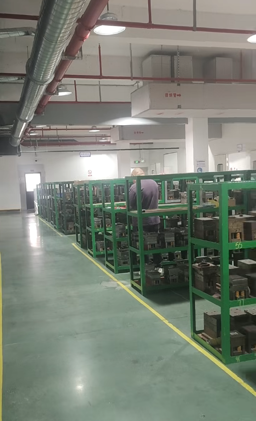 Eyewear mold manufacturing Eyewear mold manufacturing