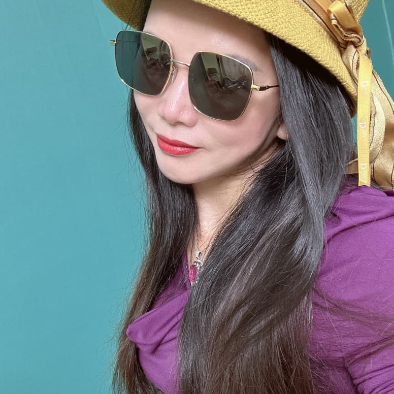 चश्मा पहनने के सही तरीकों के लिए संपूर्ण गाइड: सहायक उपकरण, माप और दैनिक देखभाल