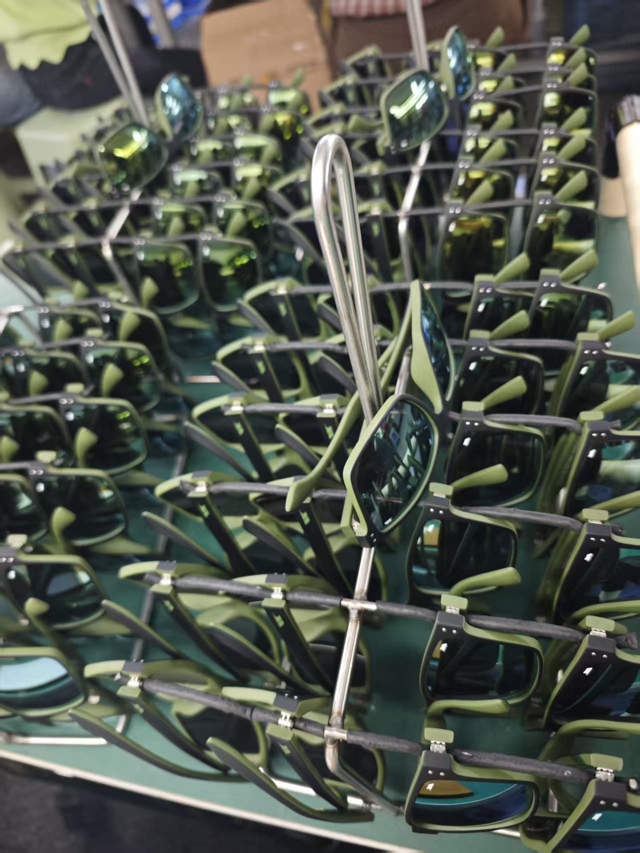 थोक चश्मा खरीदारों के लिए स्पोर्ट्स सनग्लासेस, यूवी प्रोटेक्शन आईवियर, मिरर लेंस ग्लासेस और आउटडोर आईवियर की संपूर्ण गाइड