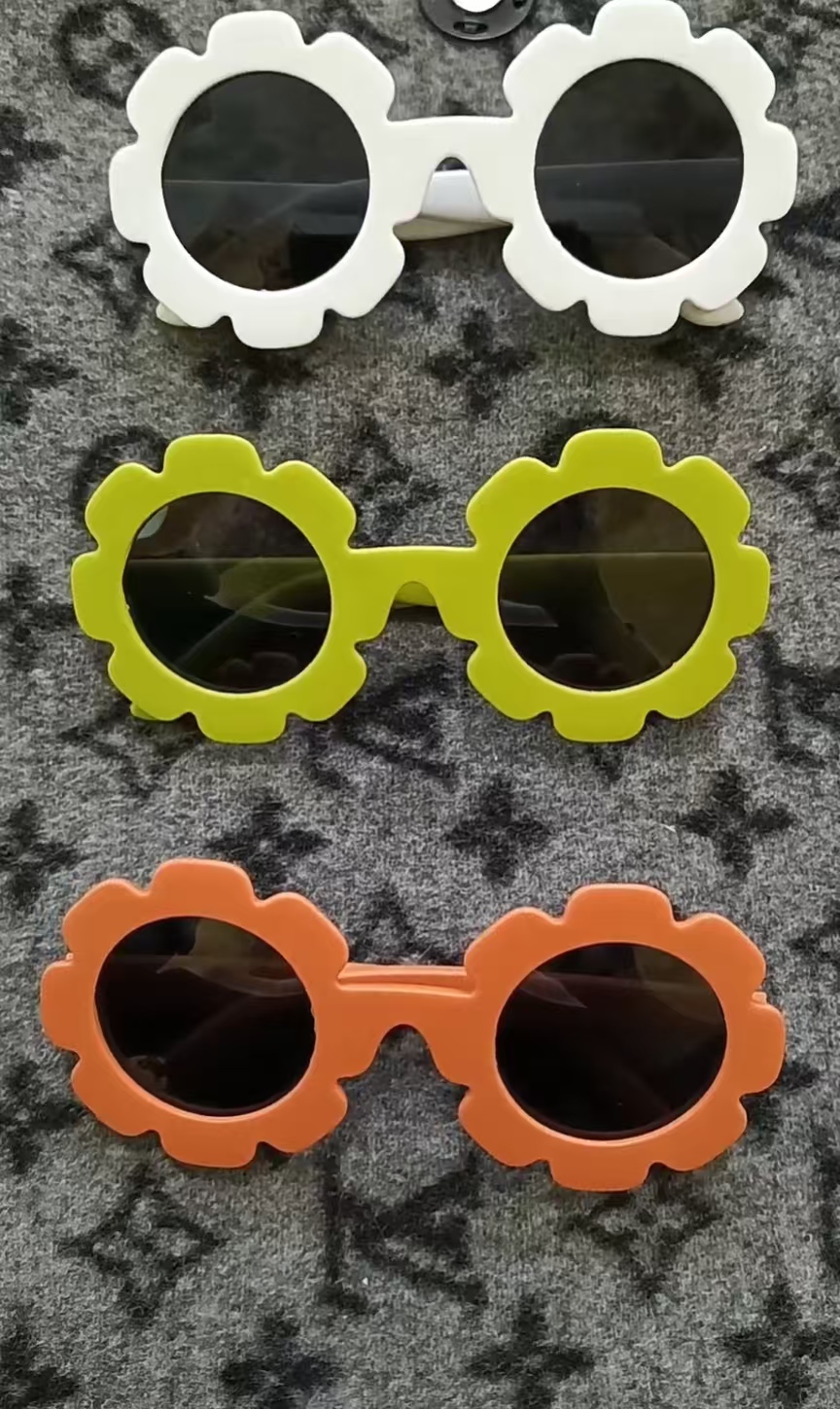 अभिभावकों के लिए संपूर्ण गाइड: बच्चों के लिए फूलों वाले धूप के चश्मे, छोटे बच्चों के लिए यूवी धूप के चश्मे और बहुत कुछ