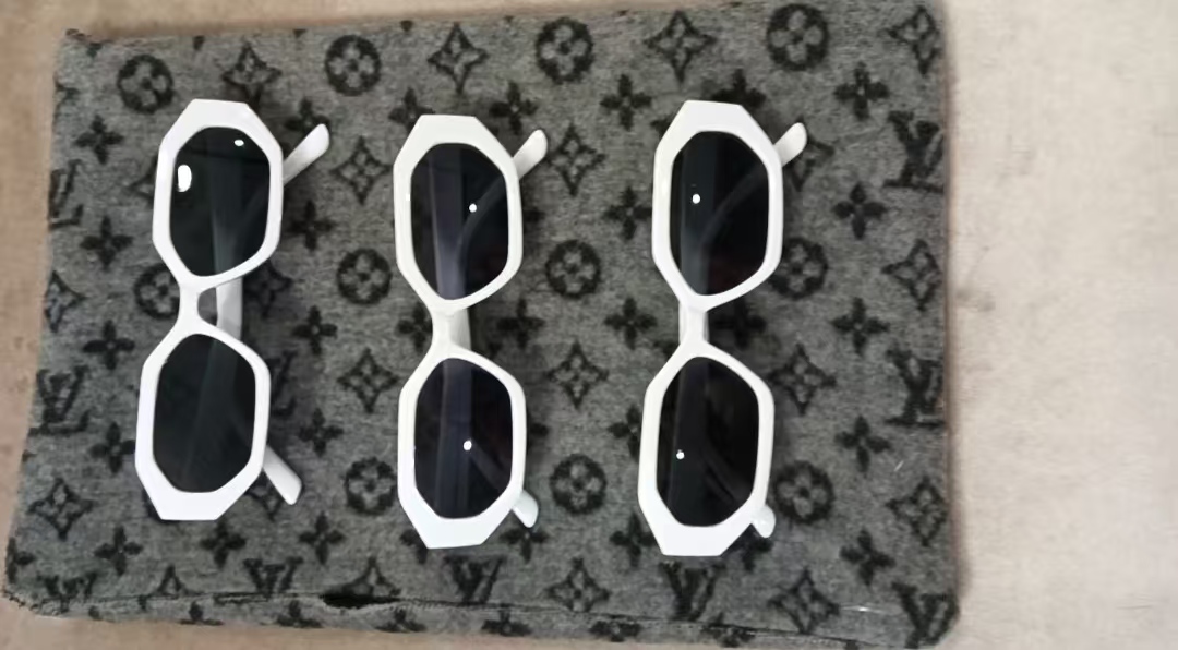 कम खर्च में स्टाइलिश दिखें: सस्ते सफेद धूप के चश्मे, बजट में मिलने वाले फैशनेबल धूप के चश्मे और भी बहुत कुछ।