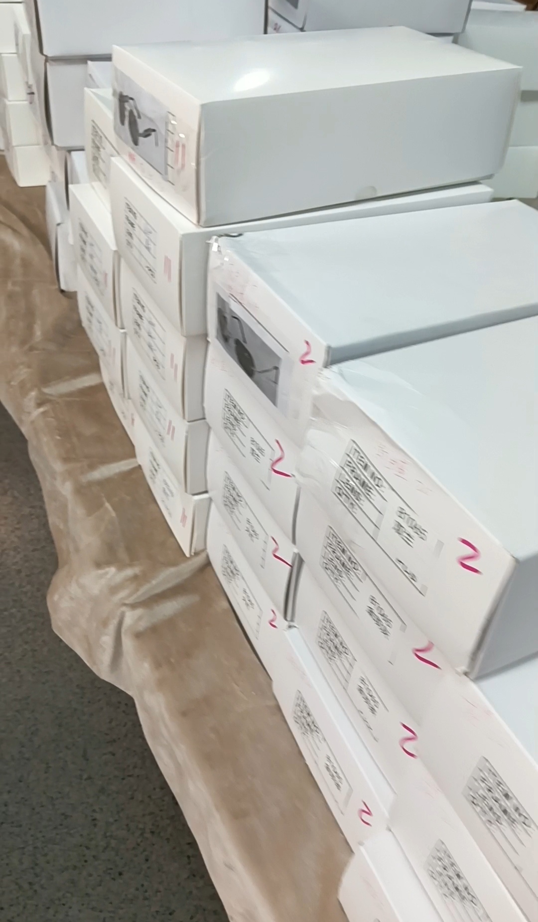 थोक चश्मे की संपूर्ण गाइड: बल्क स्टॉक सनग्लासेस और रेडी-टू-शिप चश्मे किस प्रकार बाजार में क्रांति ला रहे हैं