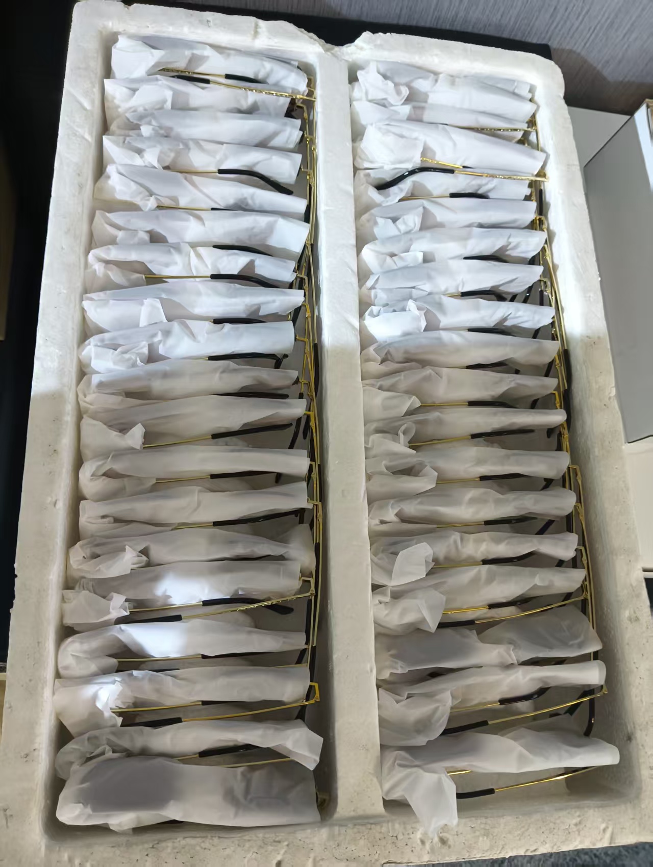 प्राइवेट लेबल फ्रेम, कस्टम टेम्पल ब्रांडिंग, ओईएम इम्प्रिंटेड ग्लास, फुल कलर प्रिंट आर्म्स और सटीक लेजर उत्कीर्णन