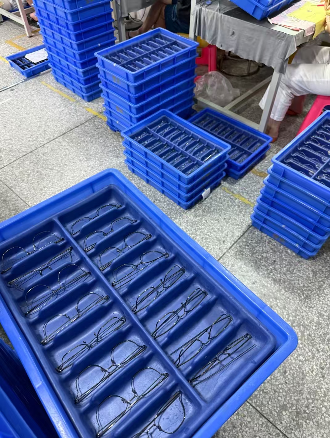 सुव्यवस्थित विनिर्माण: आधुनिक चश्मा उत्पादन पारिस्थितिकी तंत्र के भीतर