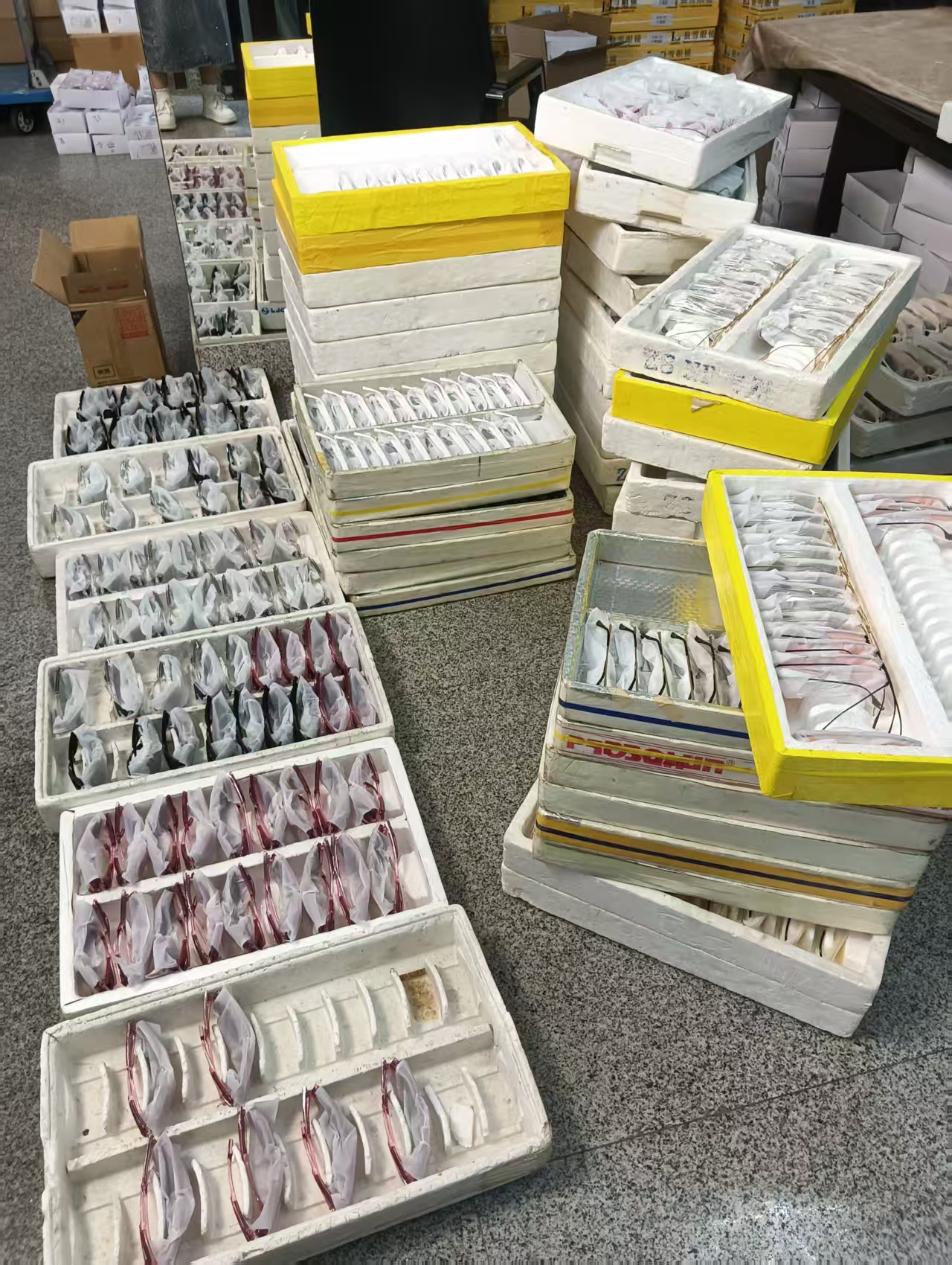 लक्जरी दृष्टि चश्मे की सुरक्षा और प्रस्तुति की कला