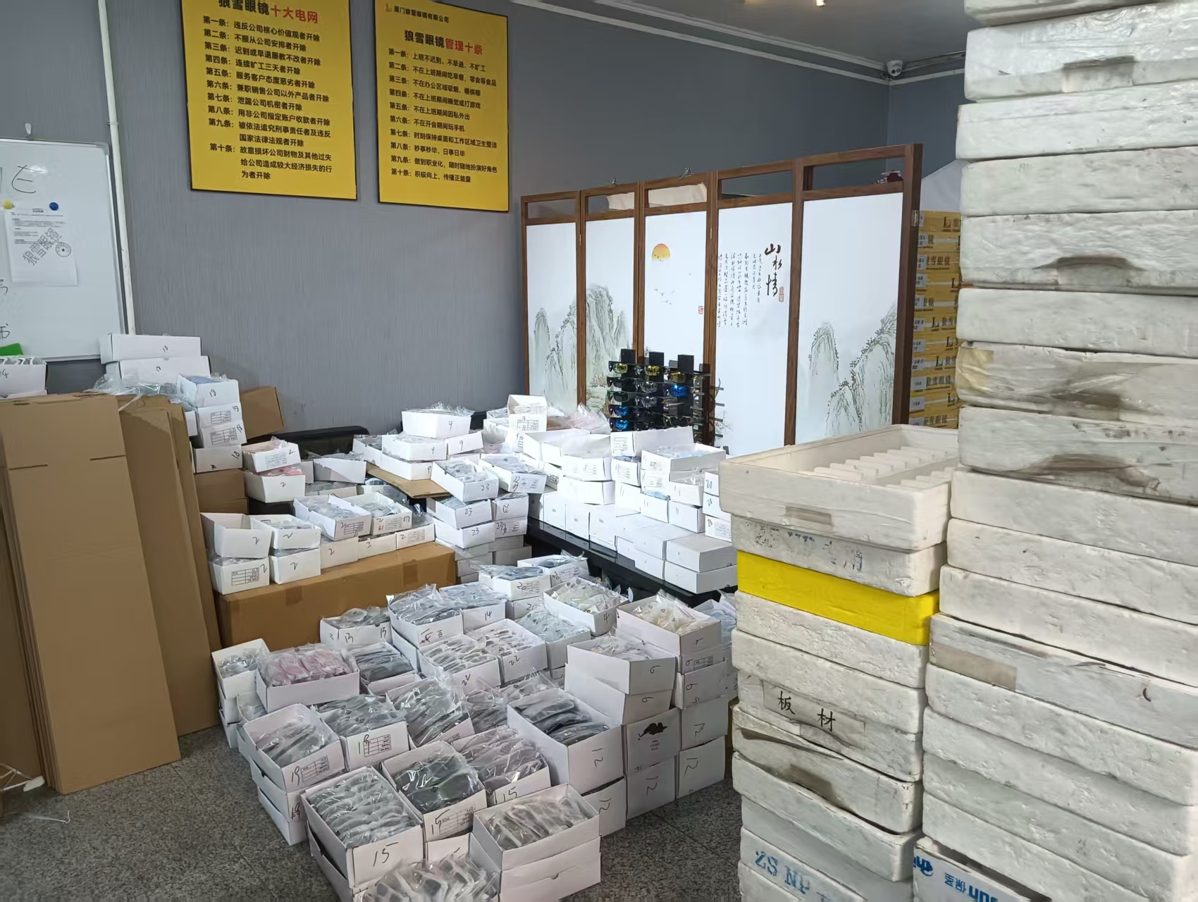 चश्मे की पैकेजिंग के लिए व्यापक मार्गदर्शिका: सुरक्षात्मक समाधान, फ़ैक्टरी बल्क पैकेजिंग और आंतरिक कार्टन डिज़ाइन