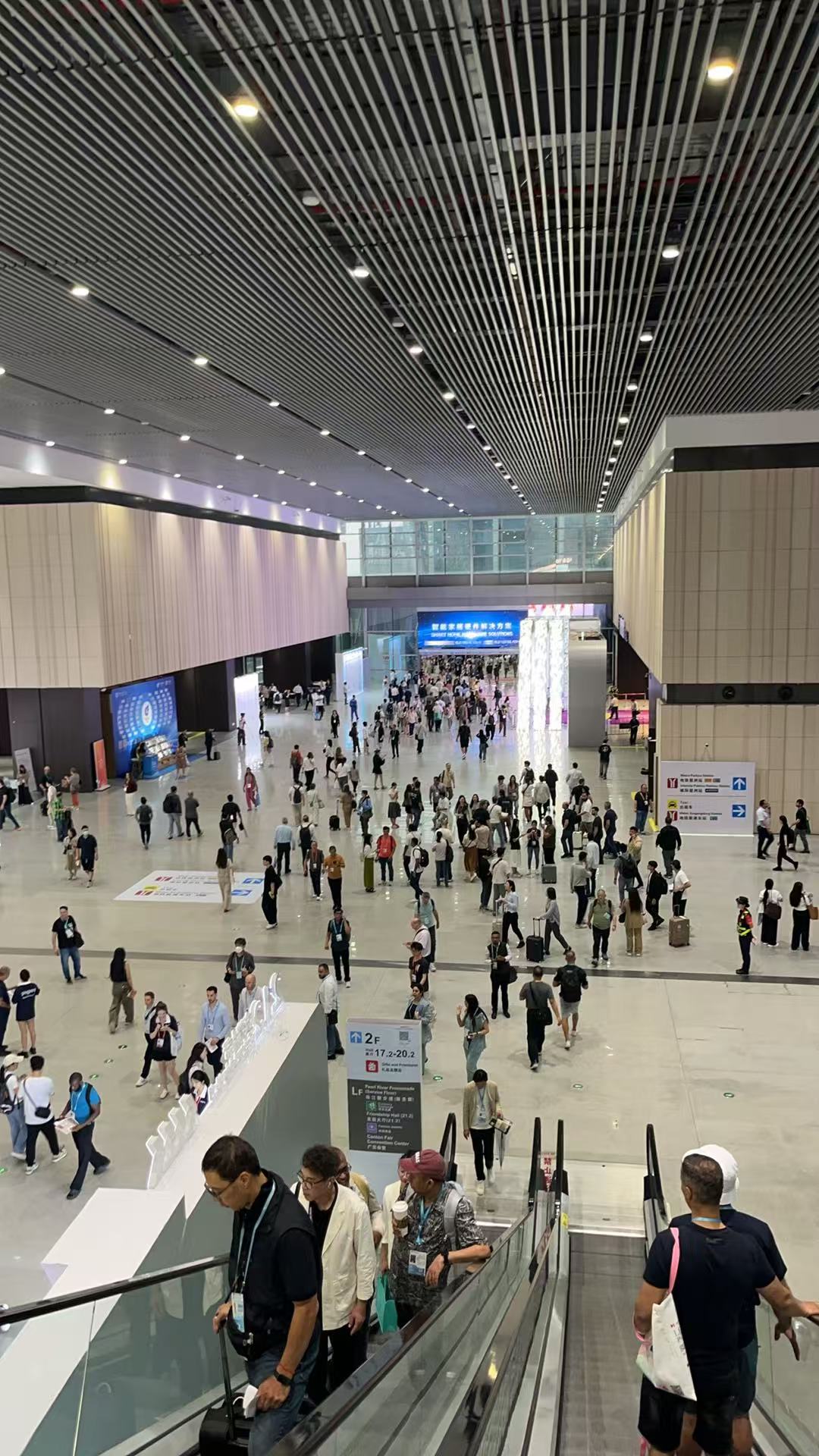 प्रीमियम चश्मों के लिए संपूर्ण मार्गदर्शिका: शुद्ध टाइटेनियम, अति-हल्केपन और फिसलन रोधी तकनीकों का उपयोग