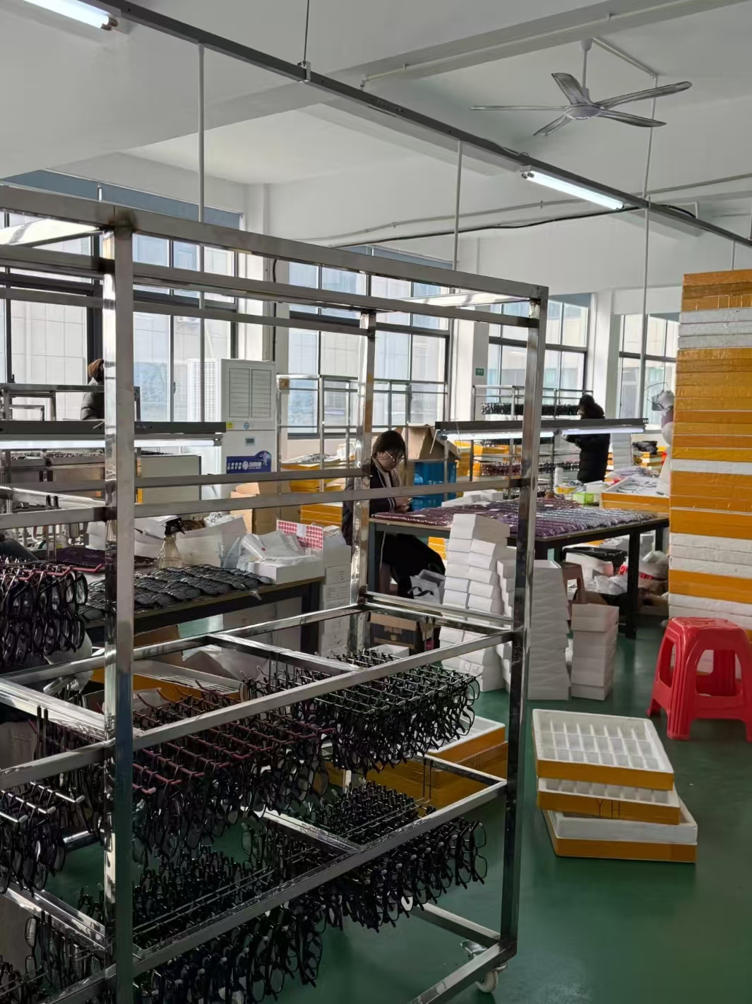 The Ultimate Guide to Choosing the Right Eyeglass Factory for Your Business: From Eyewear Workshop to Bulk Glasses Production The Ultimate Guide to Choosing the Right Eyeglass Factory for Your Business: From Eyewear Workshop to Bulk Glasses Production