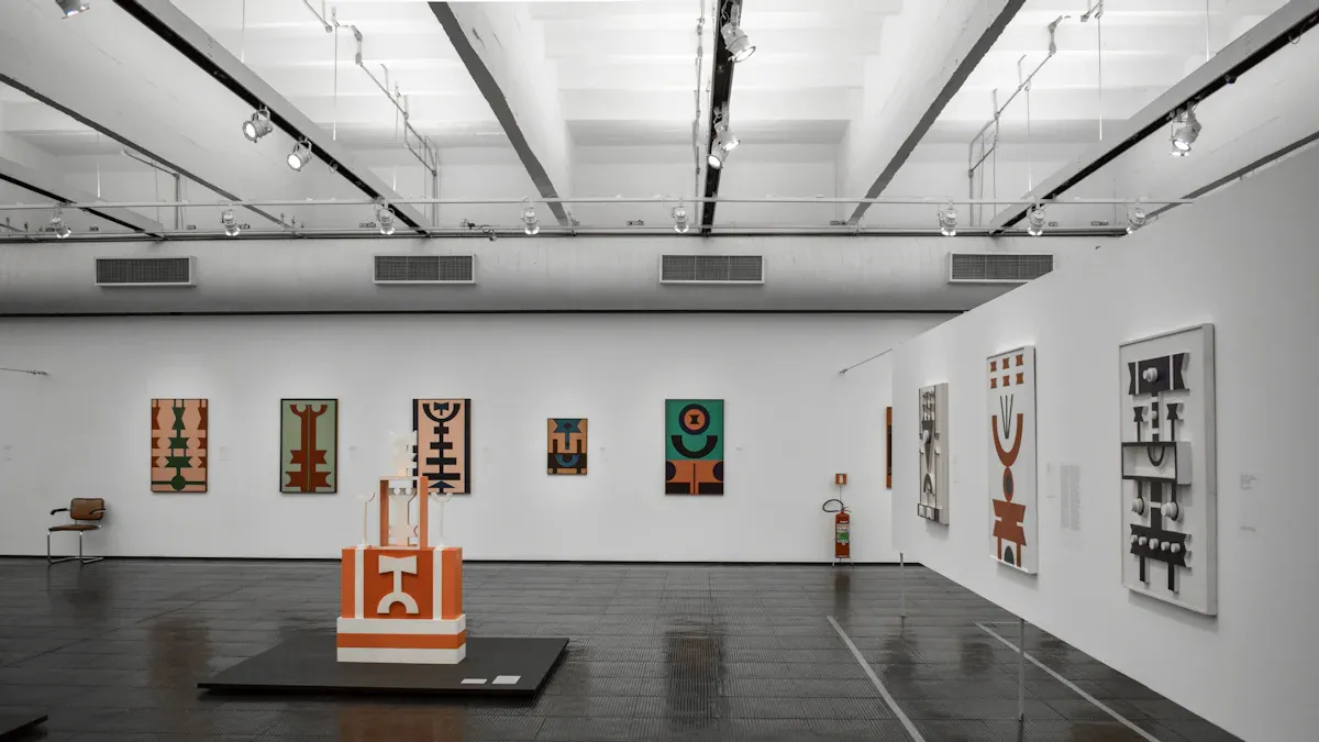 الأكريليك مقابل الزجاج مقابل بيت جي دليل المعرض 2025