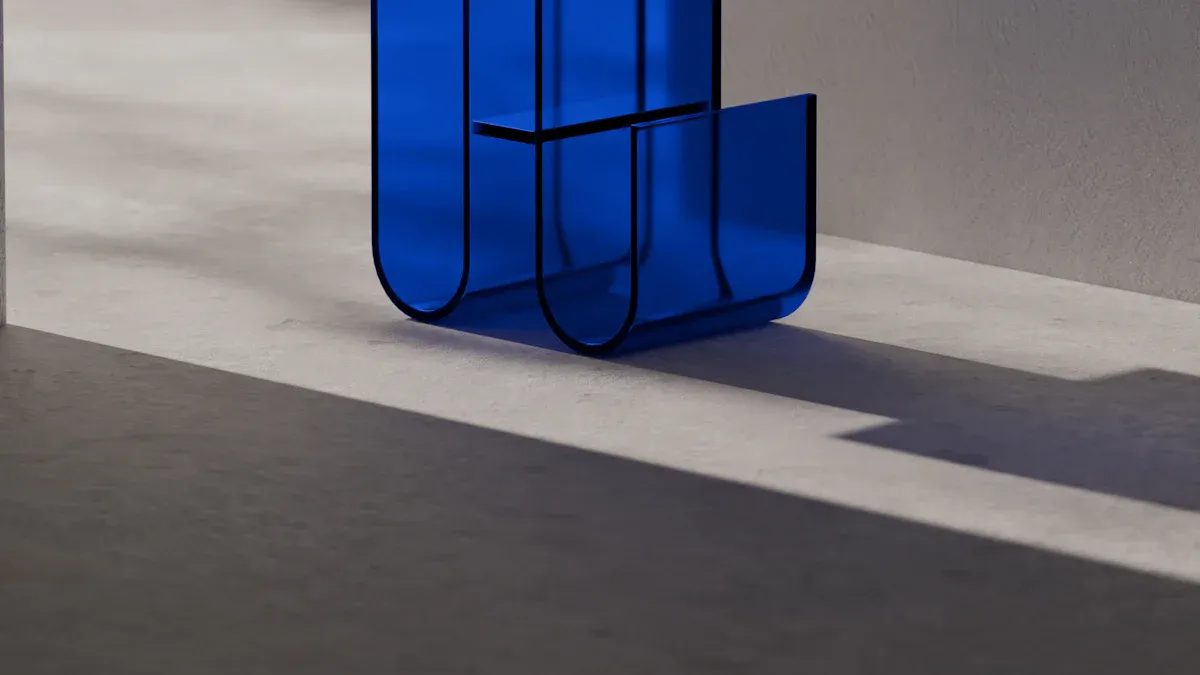 12 تصميمًا لطاولات القهوة الأكريليكية لتحديث غرفة المعيشة الخاصة بك