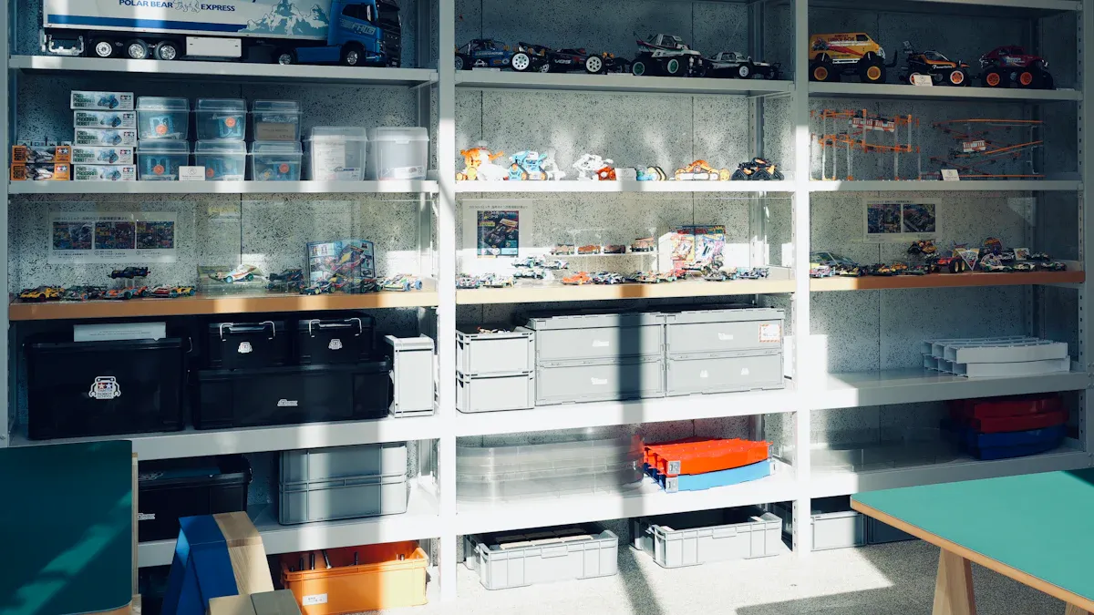 L'acrylique est-il en train de détrôner le verre dans les magasins ? Voici pourquoi.