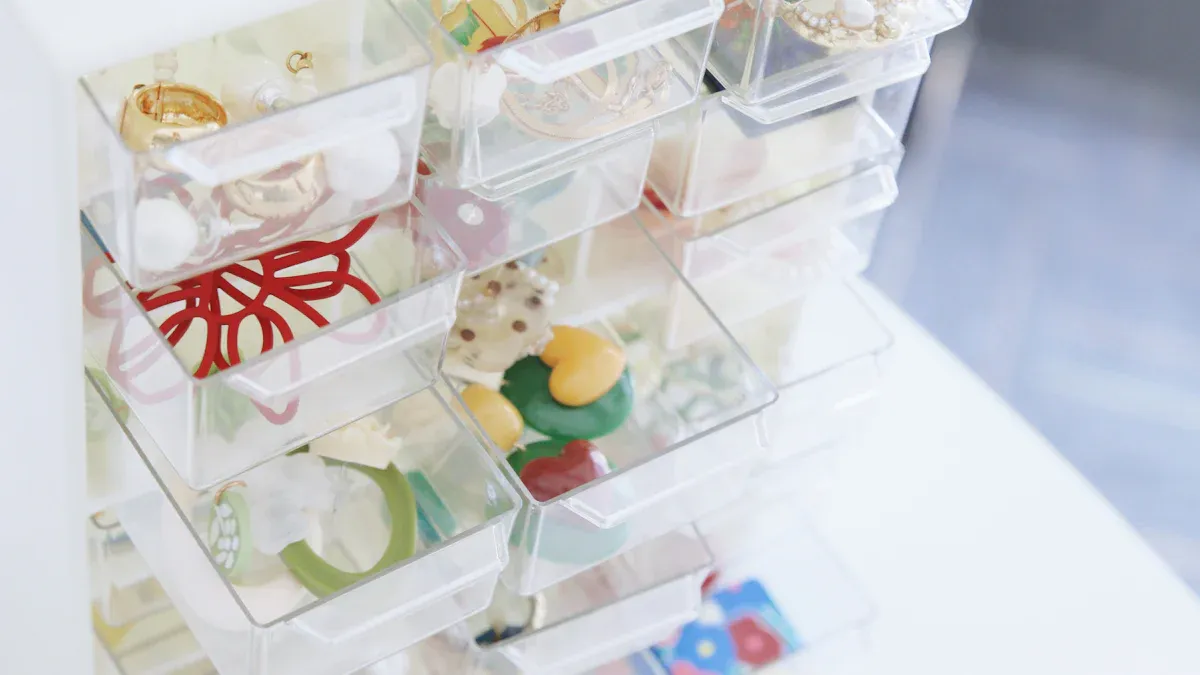 다양한 수납 솔루션을 제공하는 소형 아크릴 트레이