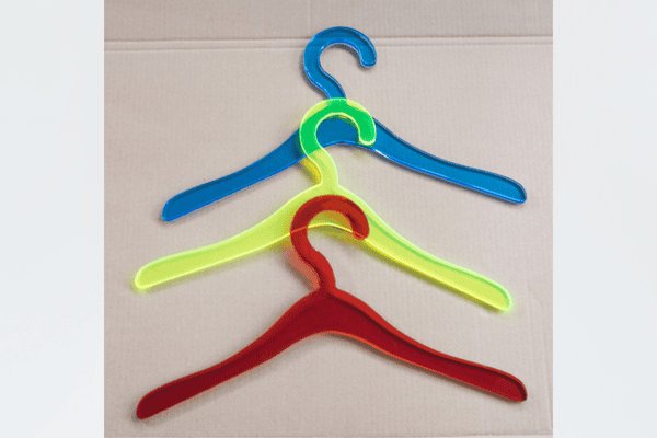 Pourquoi les cintres en acrylique sont le choix numéro un pour les robes de mariée en 2026