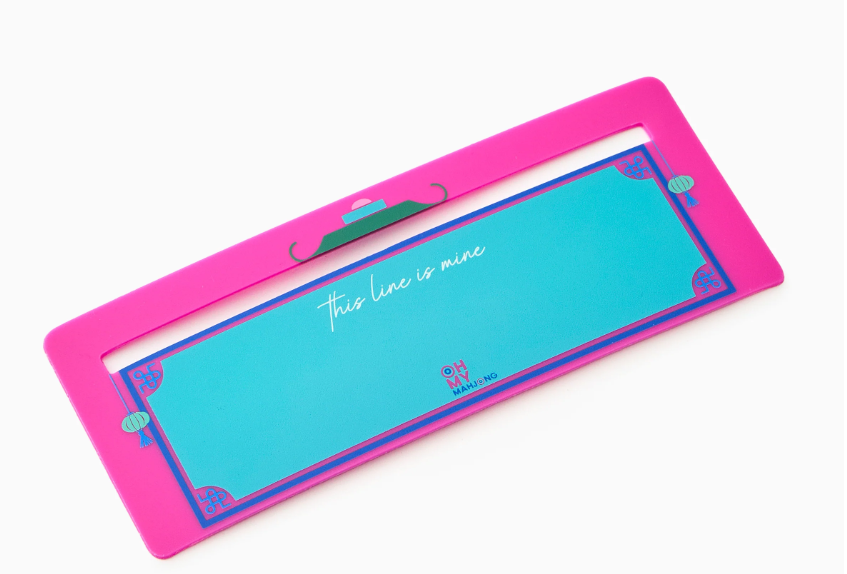 Guida da tavolo in acrilico per il tracciamento delle linee del Mahjong con design personalizzato.