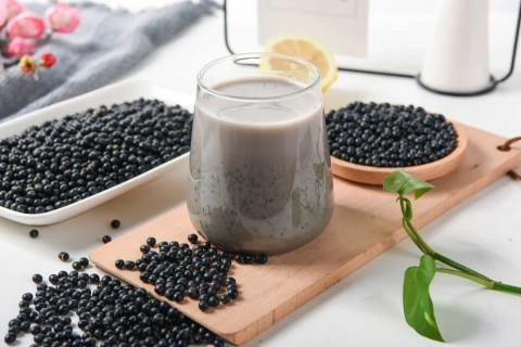 冬季喝豆浆：暖胃、补气、养颜