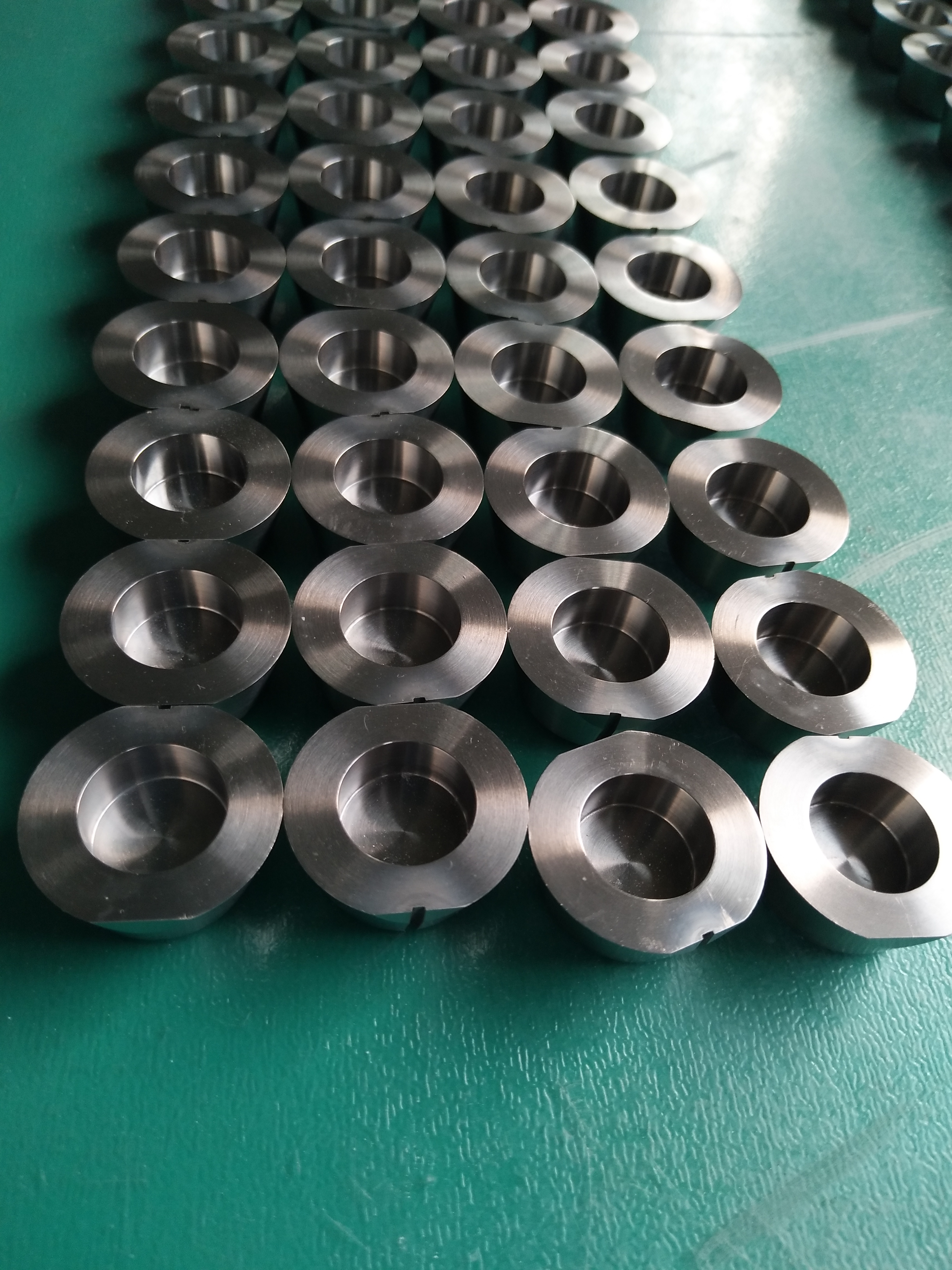 Cylindrical Pure Molybdenum Crucible Liners Container