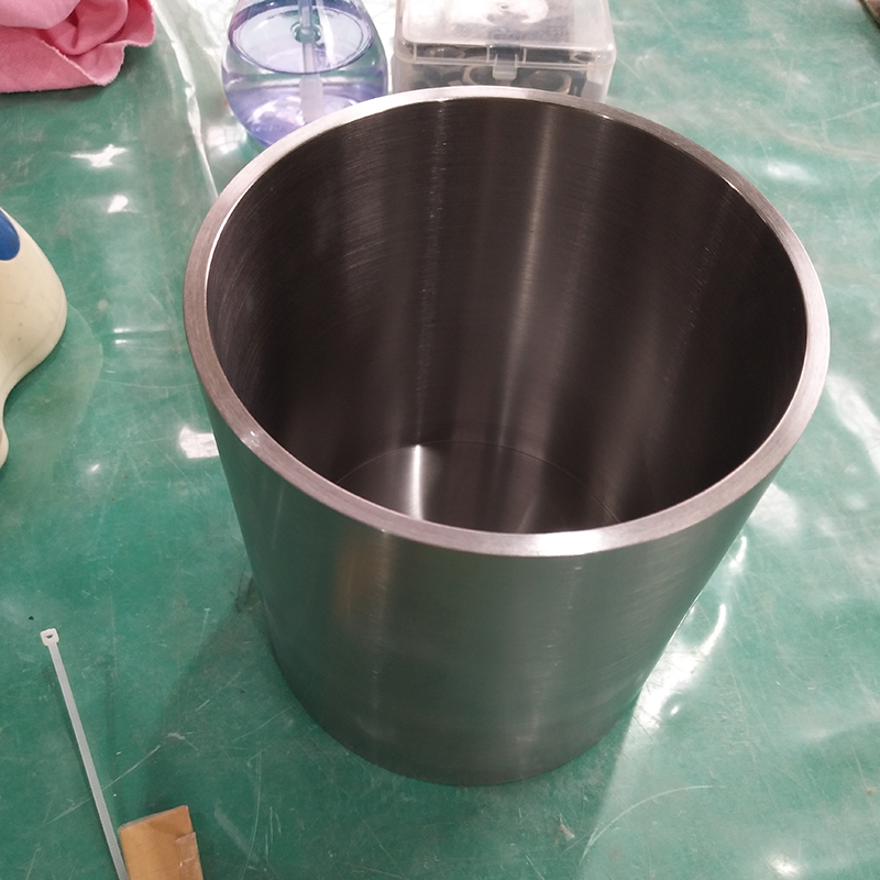 Cylindrical Pure Molybdenum Crucible Liners Container