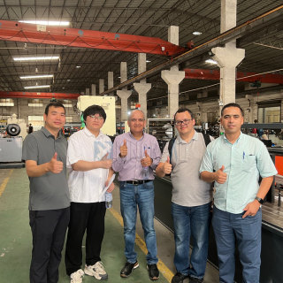 Visite client : Machine de formage de goujons et de chenilles