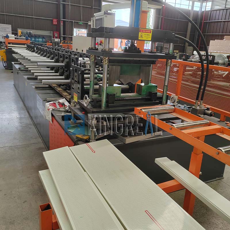 linear aluminum ceiling machine