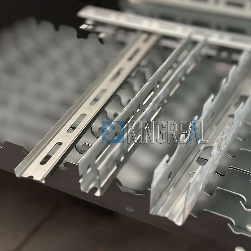 metal ceiling carrier machine