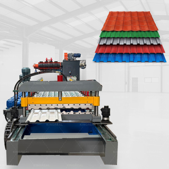 Macchina per la produzione di pannelli per tetti