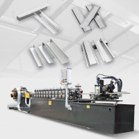 Máquina para fabricação de canaletas de teto metálico