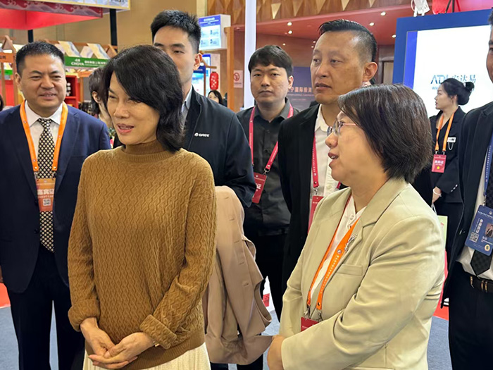 Boss of Greborn, and Boss of Gree Attend the Liaoning Trade Fair Together
