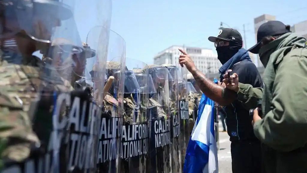 Aluminum Bi-folding Door