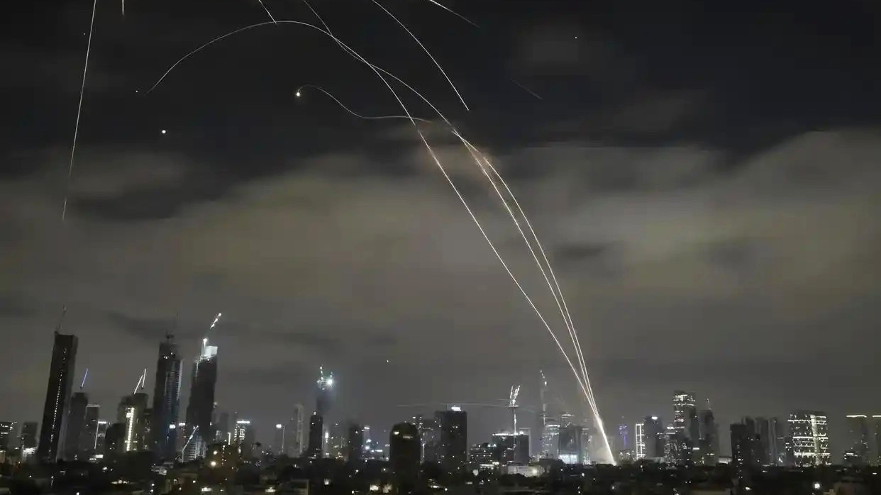 Aluminum Bi-folding Door