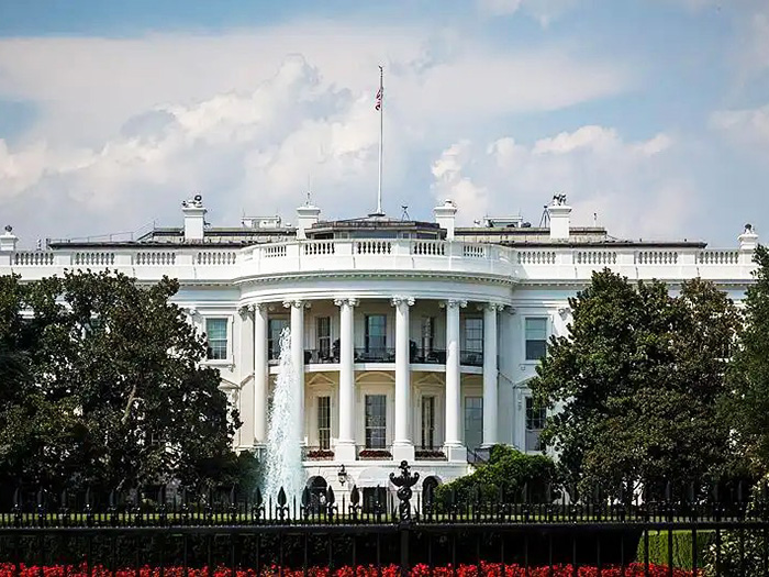 Trump signs executive order, raising tariff rate on Canada to 35%