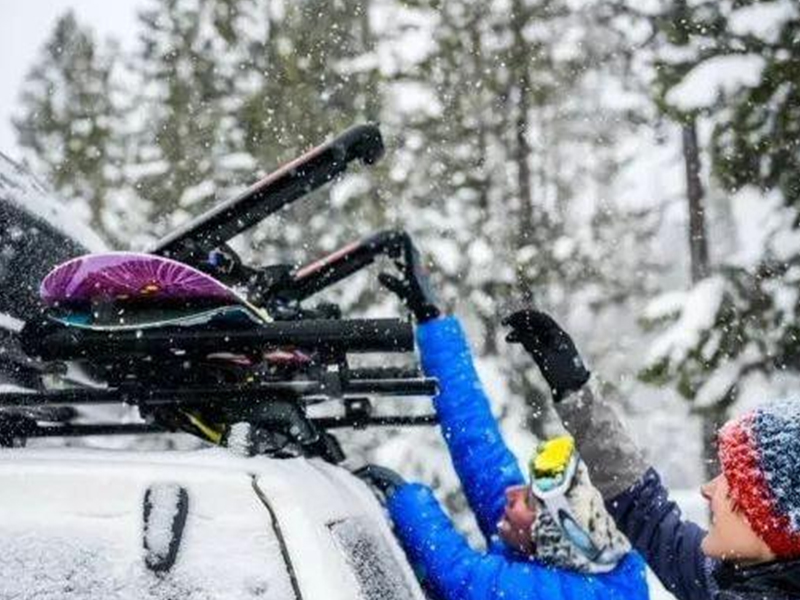 What are the steps for installing a roof rack?