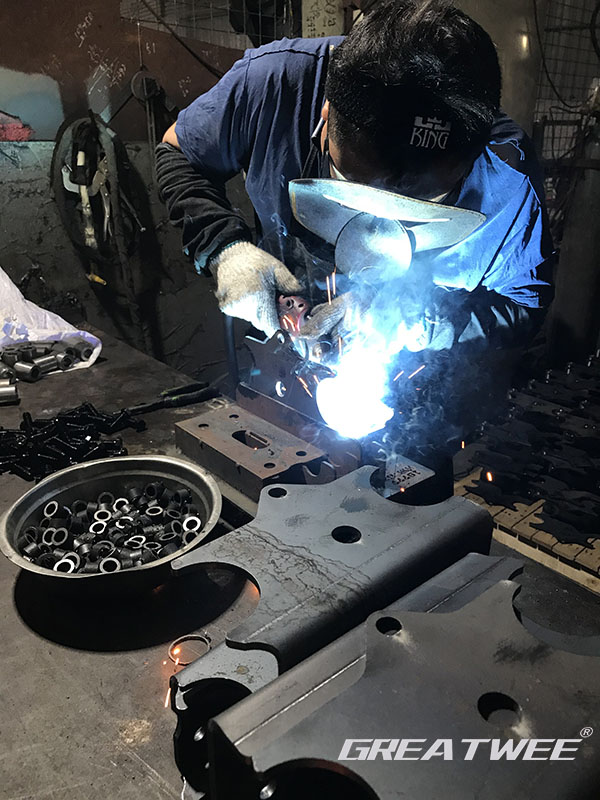 Leading Manufacturer of Pickup Truck and Off-Road Vehicle Exterior Accessories: Front Bumper, Roll Bar, Rear Bumper, Side Step, and Canopy