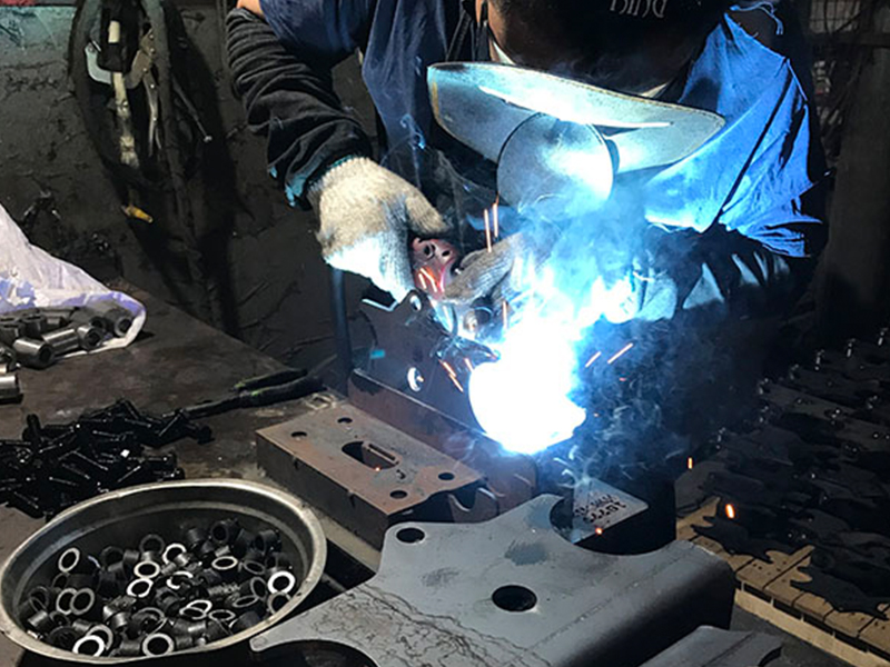 Leading Manufacturer of Pickup Truck and Off-Road Vehicle Exterior Accessories: Front Bumper, Roll Bar, Rear Bumper, Side Step, and Canopy