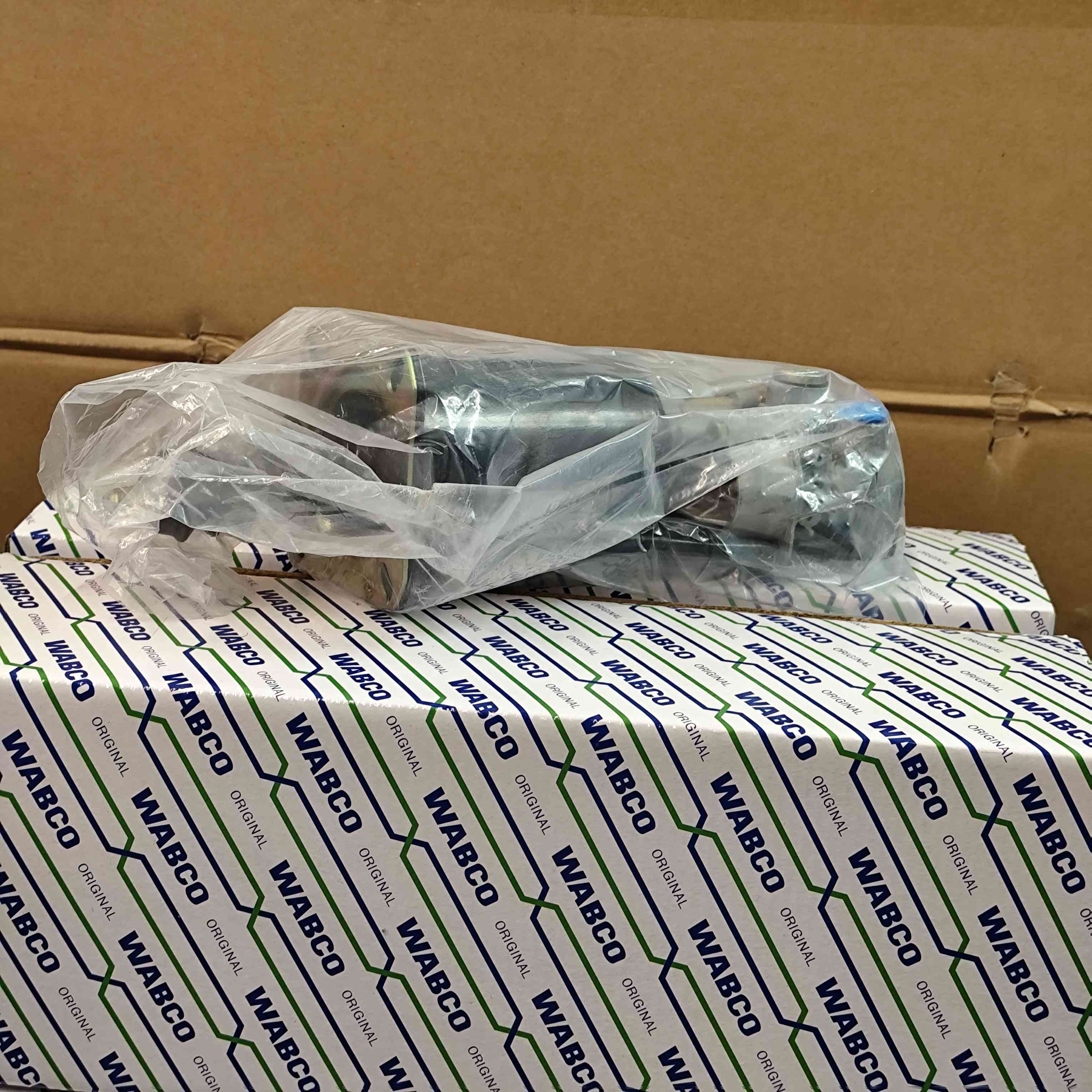 Clutch assisted cylinder