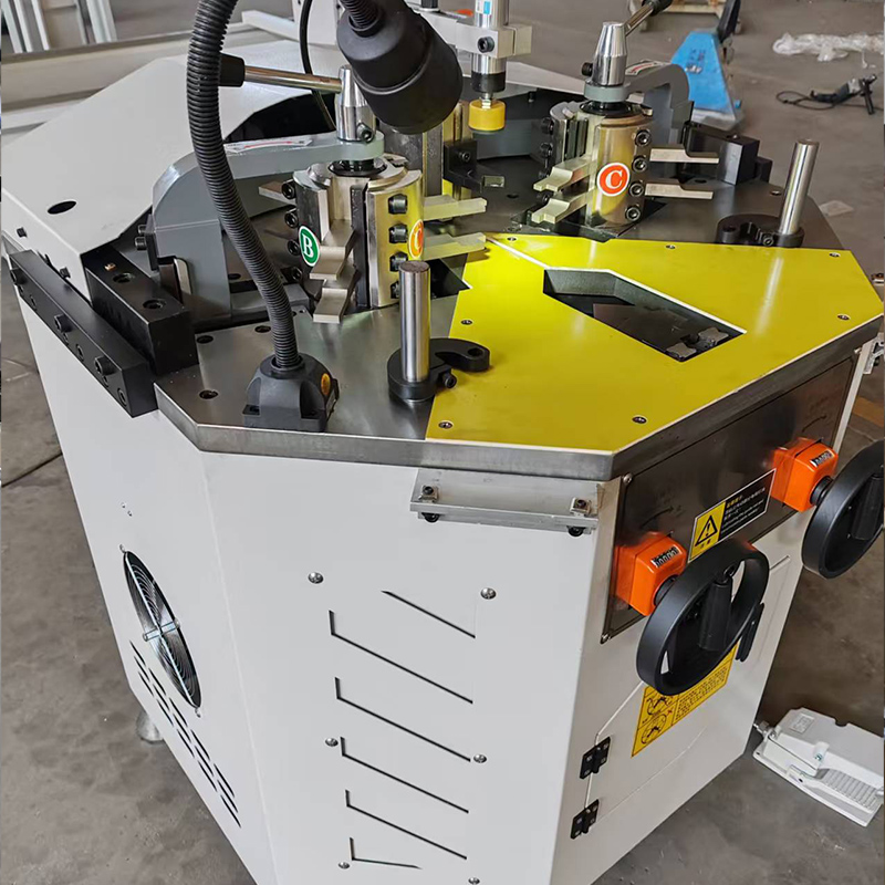 Aluminum Profile knife storage type Corner Crimping Machine LZJA3-120AF