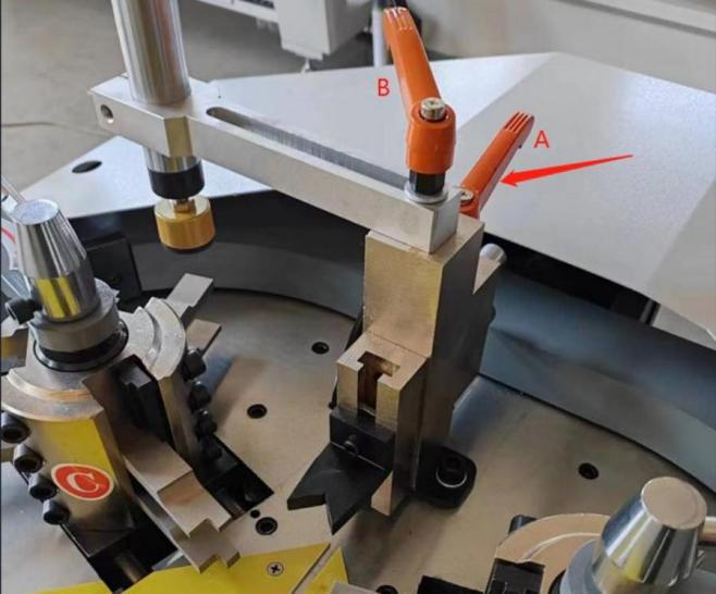 Corner Crimping Machine