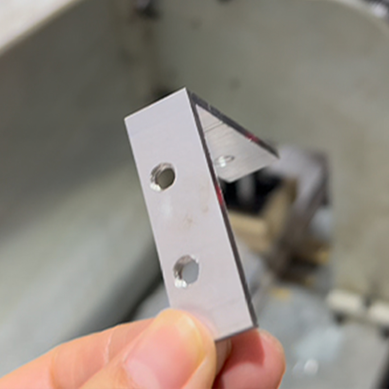 Aluminum corner processing machine