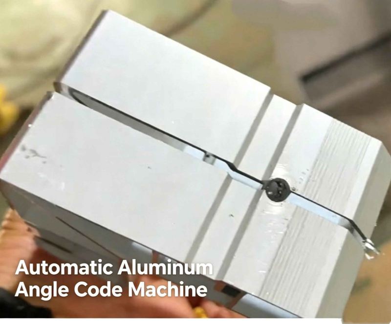 Aluminum angle code automatic machine: automatic drilling, grooving and cutting