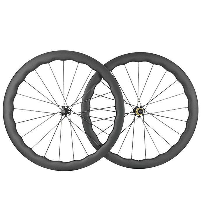 L'avantage des roues en carbone réside-t-il uniquement dans le poids ?
