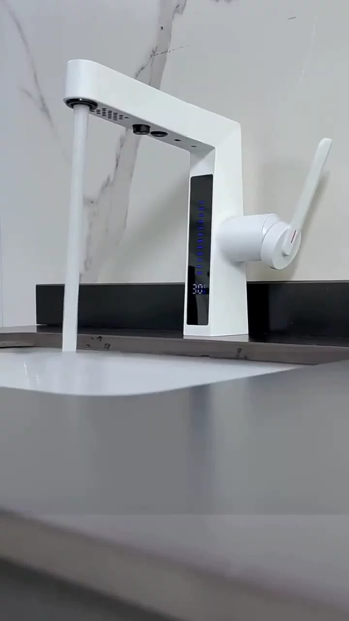 Pull Out Digital Display Single Hole Bathroom Faucet